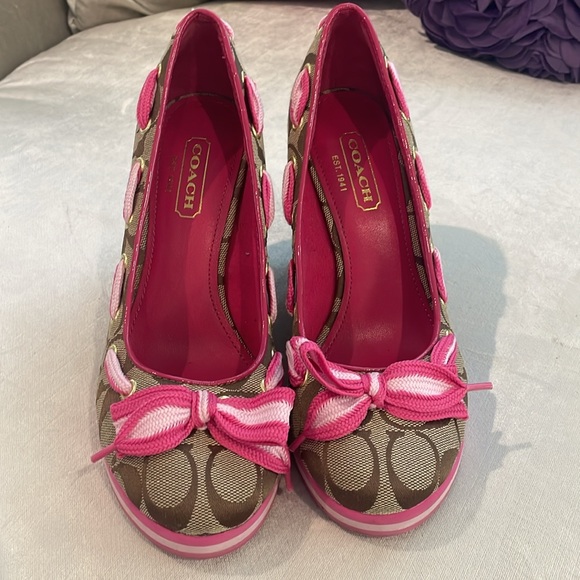 Coach pink monogram heels 7 - Picture 2 of 2